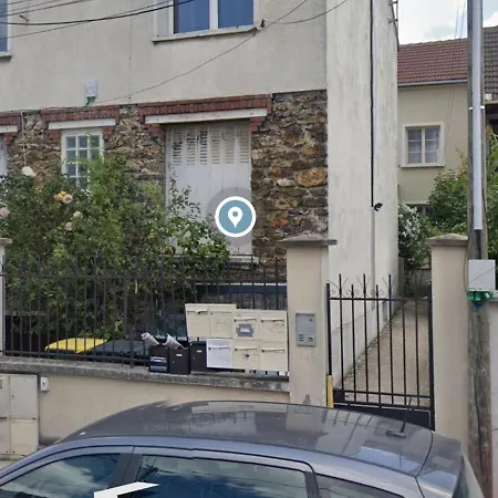 Maison Familiale Avec Chambre, Salon Et Cuisine, Nous Vous Proposons Un Avec Equipe Et Menage Apartment Aubervilliers